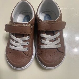 FootMates Brown Sneakers with Velcro and Laces